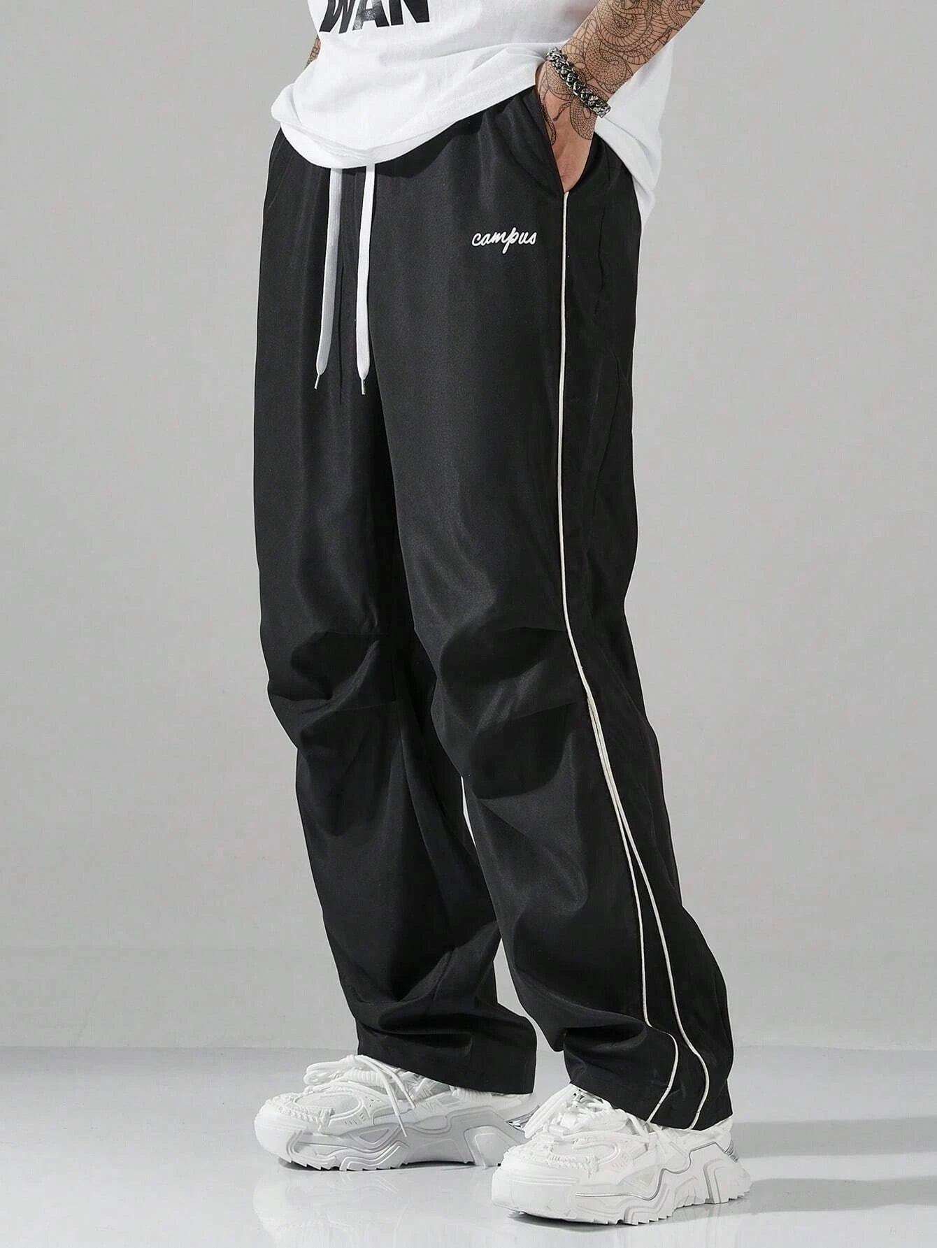 Men's Casual Letter Pattern Contrast Piping Drawstring Waist Trousers